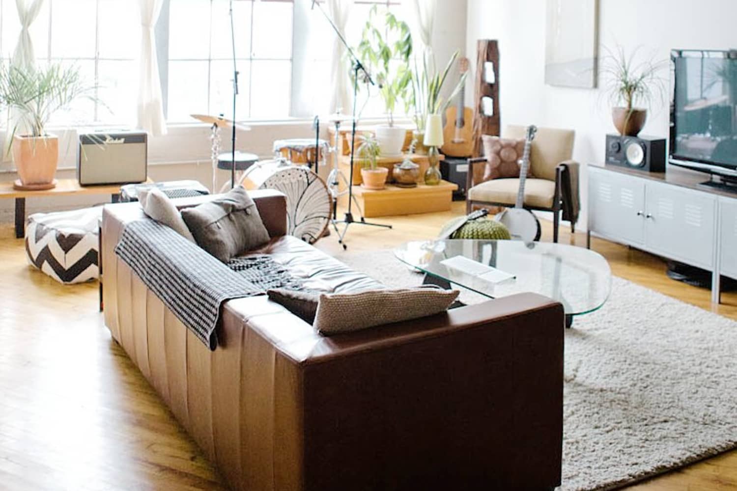 Floating sectional in cheap small living room